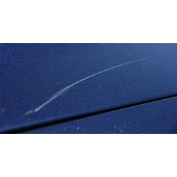 Mastic carrosserie pour remplir et combler les rayures